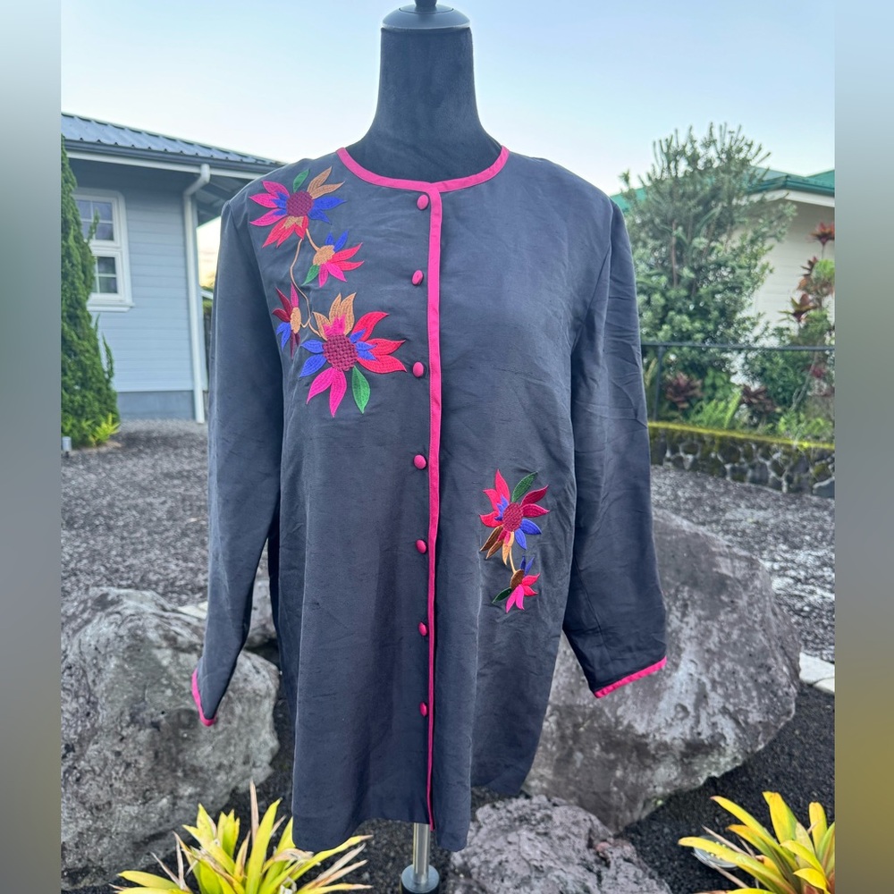 Accents by Sharif 100% Silk Floral Embroidered Jacket – Size M